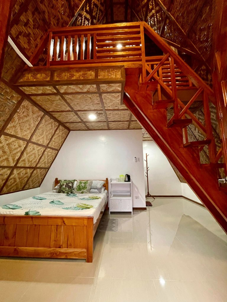 Bathroom with mosaic tiles