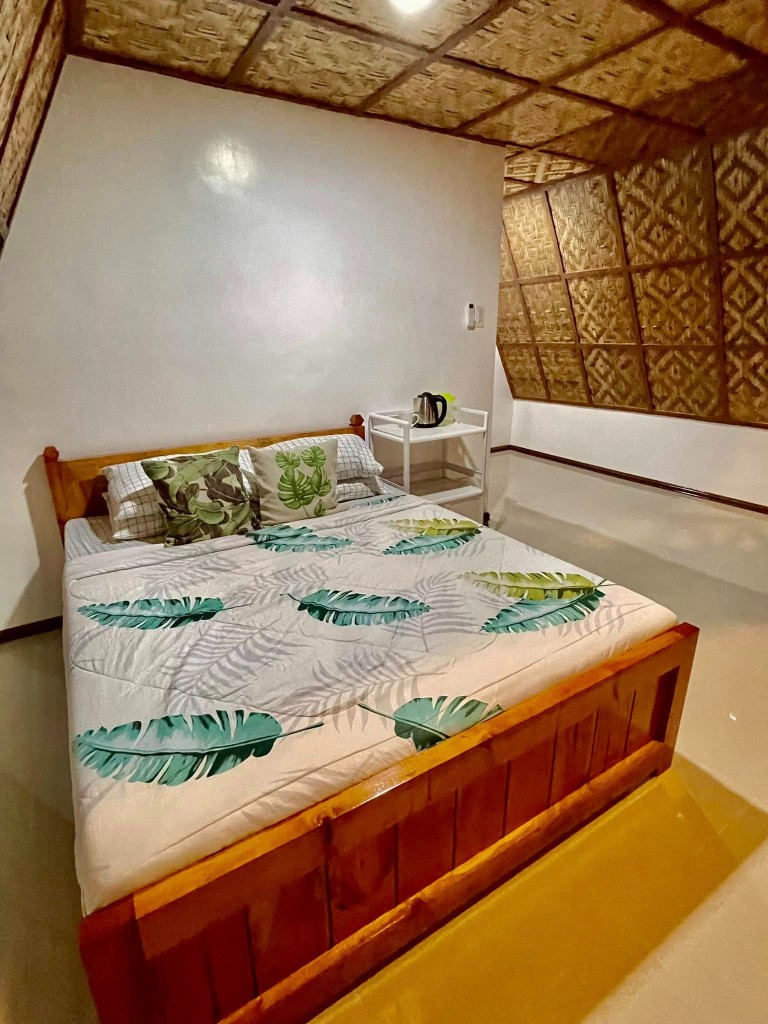 Ground floor queen bed with tropical bedding
